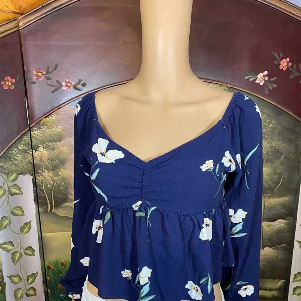 L. A. Hearts Cropped Top Size Small Navy Blue Floral Print